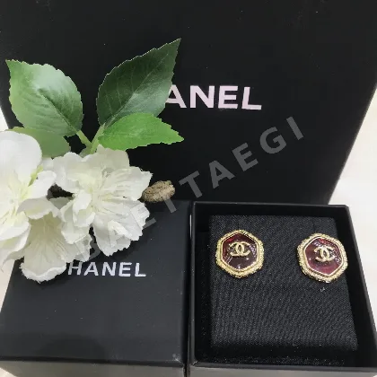 샤넬 레드 글라스 더블 C 로고 클립온 귀걸이 125064