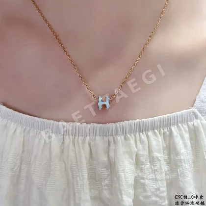 에르메스 스카이 블루 미니 H 에나멜 목걸이 70390