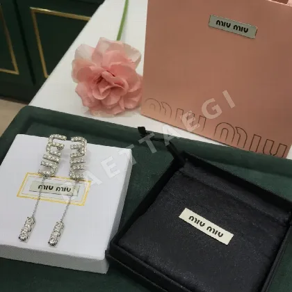 미우미우 스와로브스키 크리스탈 스터드 귀걸이 61231