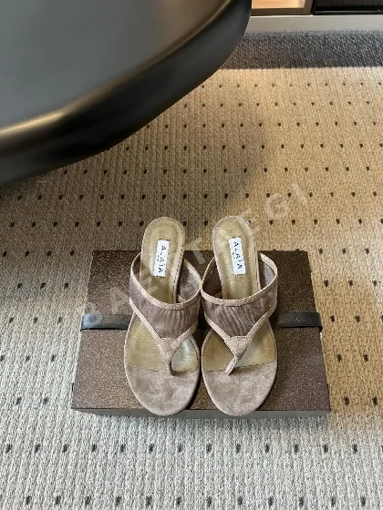 알라이아 플립플롭 미드힐 샌들 99509