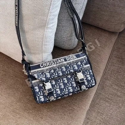 디올 블루 패브릭 메신저백 106088