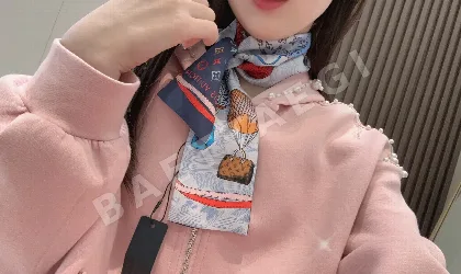 루이비통 업 앤드 어웨이 실크 스카프 146351