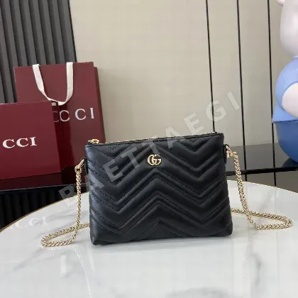 구찌 GG 마몬트 퀼팅 소가죽 체인 지갑 23999
