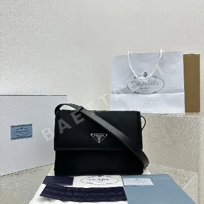 프라다 나일론 삼각 로고 메신저백 136593