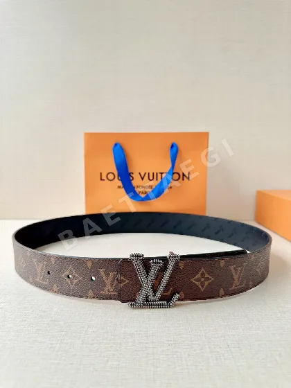 루이비통 LV 이니셜 스터드 리버시블 가죽 벨트 57703