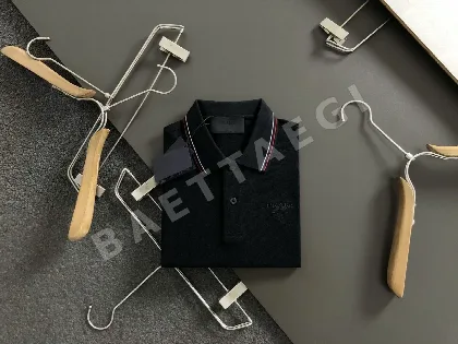 프라다 레터 자수 남성 반팔 티셔츠 96653