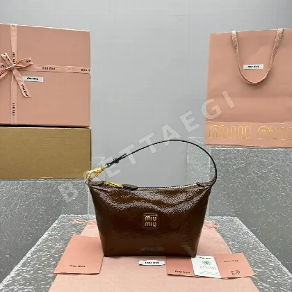 미우미우 브라운 페이턴트 런치 박스 백 68345