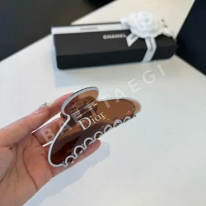 디올 헤어클립 184492