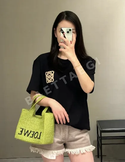 로에베 골드 자수 여성 반팔 티셔츠 97764
