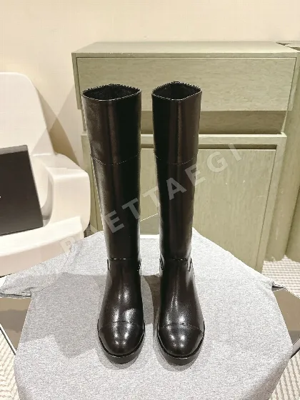 샤넬 자수 로고 가죽 부츠 105181