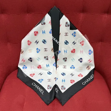 샤넬 리본 하트 더블 C 실크 스카프 180216