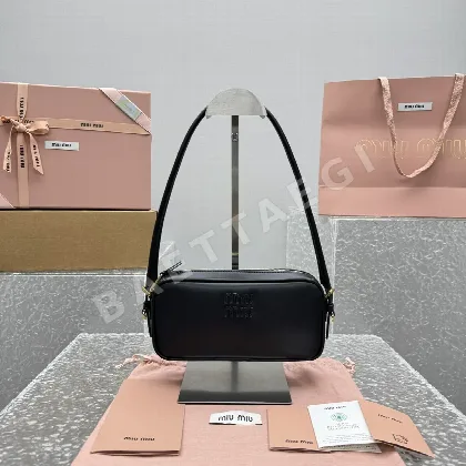 미우미우 탈부착 숄더 스트랩 미니 카메라백 68377