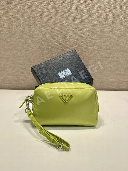 프라다 리사이클 나일론 클러치백 1NS021 67070