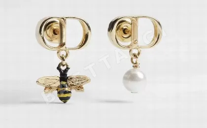 디올 이니셜 메탈 귀걸이 60492