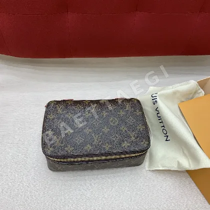 루이비통 중형 화장품 상자 가방 M43689