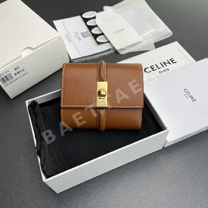 셀린느 트리옴프 광택 소가죽 지갑 22635