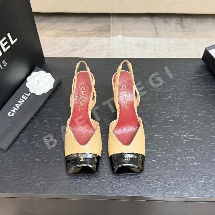 샤넬 더블 C 스티치 스퀘어 토 백리스 샌들 98615