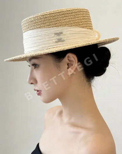 샤넬 내추럴 스트로 플랫탑 모자 82700