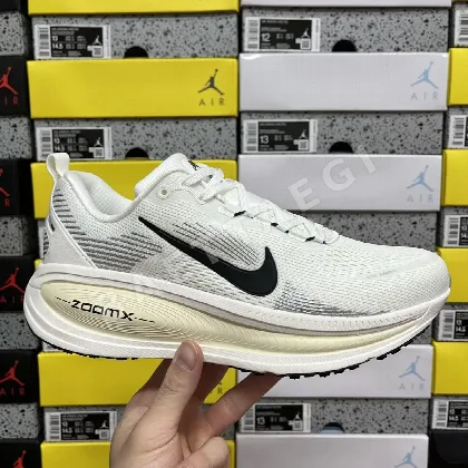 나이키 줌 보메로 18 HM6803-101 201099 Nike Zoom Vomero 18