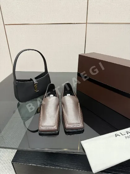 알라이아 스퀘어 토 로퍼 120433