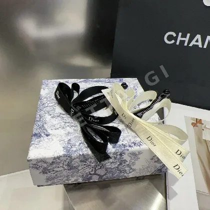 디올 CD 헤어클립 184369