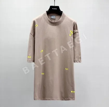발렌시아가 520 스티커 라운드넥 남성 반팔 티셔츠 114197