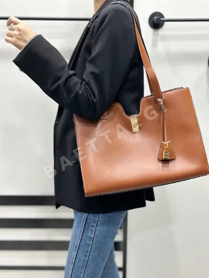 셀린느 16 스무스 카프스킨 핸드백 86414
