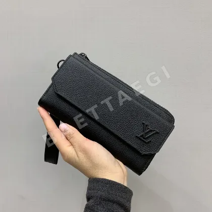 루이비통 스웨이드 가죽 장지갑 가방 M69831
