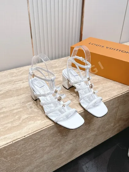 루이비통 메탈 버클 청키 힐 샌들 113521