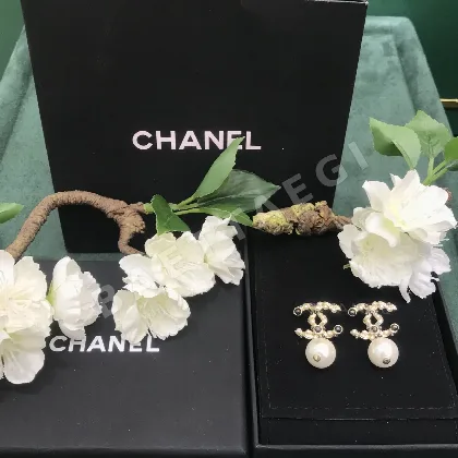 샤넬 더블 C 진주 스터드 귀걸이 65739