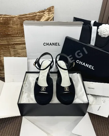 샤넬 블랙 스웨이드 플랫폼 샌들 42427