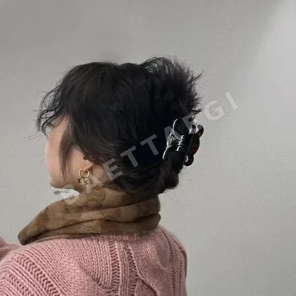 셀린느 캬트르페 슈가레진 헤어클립 131171