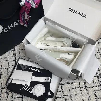 샤넬 뾰족 앞코 청키 힐 샌들 94937