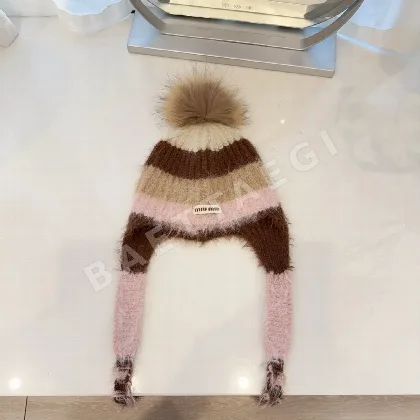 미우미우 모헤어 이어플랩 모자 81405