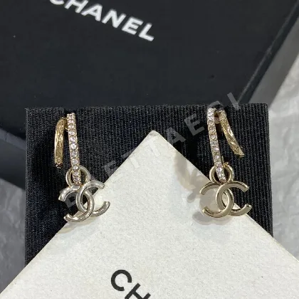 샤넬 프래그런트 비대칭 텍스처 귀걸이 158738