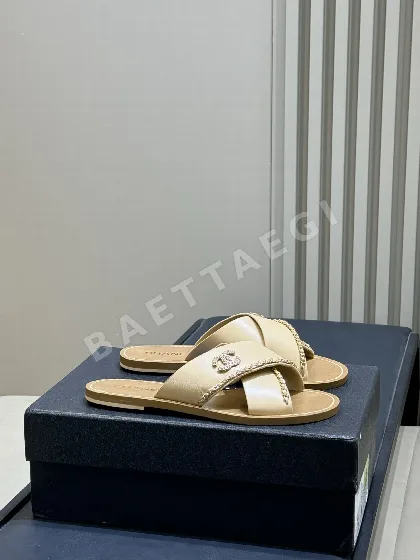 샤넬 26C 화이트 크로스 샌들 42297