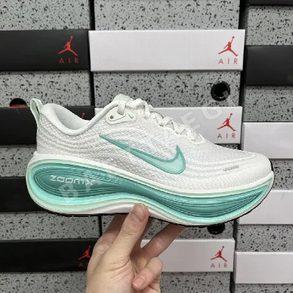 나이키 줌 보메로 18 HV8154-100 201115 Nike Zoom Vomero 18