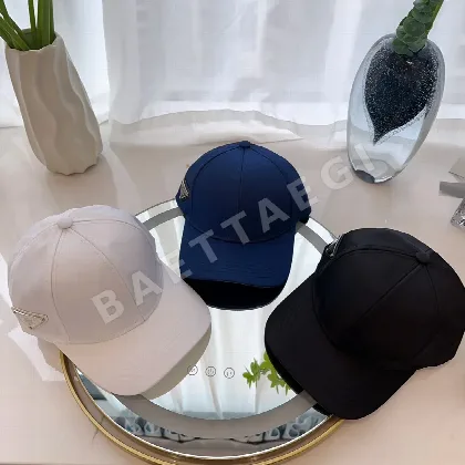 프라다 나일론 방수 플랫 챙 베이스볼 캡 84850