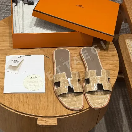 에르메스 오란 샌들 밀크티 악어가죽 H 컷아웃 164399