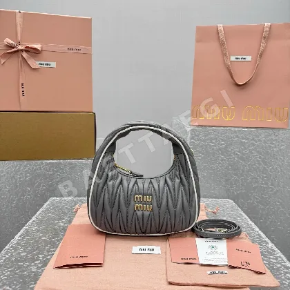 미우미우 램스킨 주름 호보 숄더백 68347