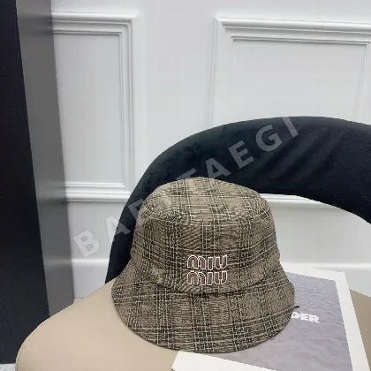 미우미우 체크 패턴 모자 80894