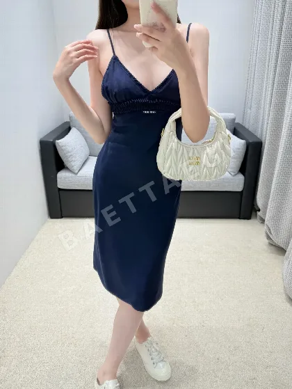 미우미우 딥 네이비 새틴 레이스 V넥 원피스 113320