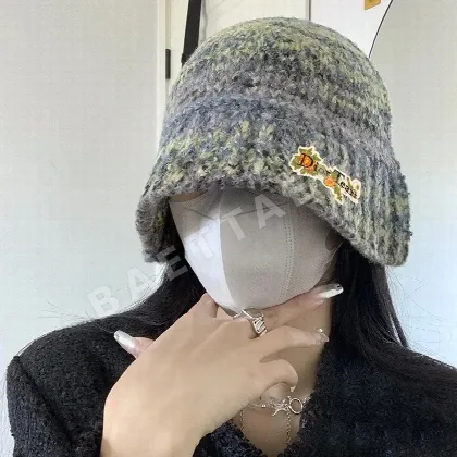 디올 레트로 무지개 배색 니트 피셔맨 모자 78557