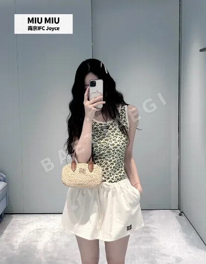 미우미우 그린 기하학 패턴 코튼 반팔 티셔츠 101538
