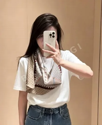 루이비통 실크 새틴 프린트 여성 반팔 티셔츠 114668
