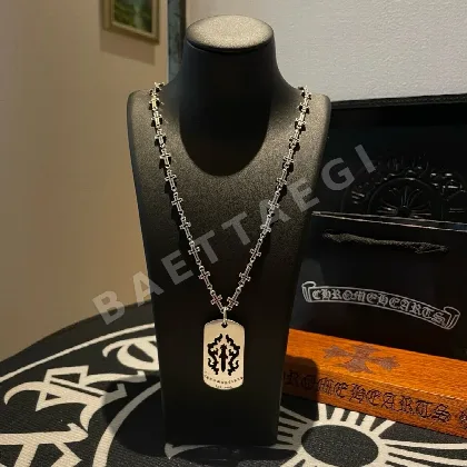 크롬하츠 클래식 크로스 스퀘어 펜던트 목걸이 125372