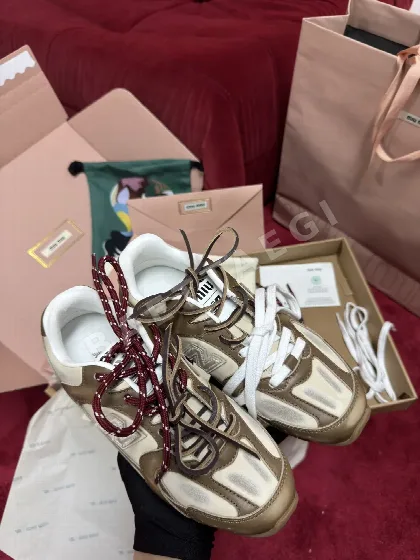 미우미우 스웨이드 인레이 스니커즈 93590