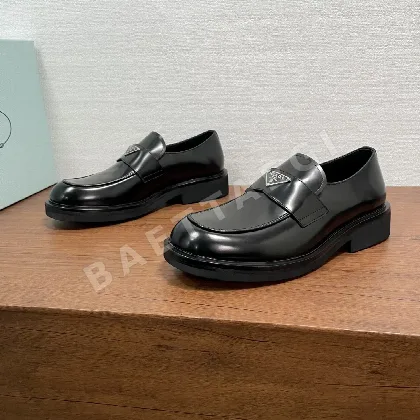 프라다 남성 가죽 로퍼 83825