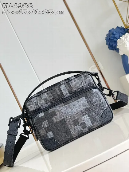 루이비통 다모플라주 블랙 코팅 캔버스 메신저백 M14988