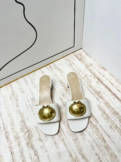 디올 레트로 골드 버클 샌들 104811